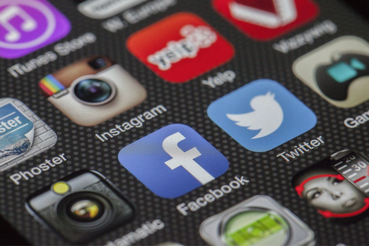 Facebook : comment changer son nom sur le réseau social avis